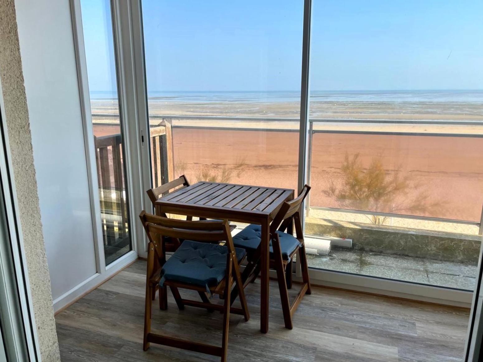 Mettons Les Voiles - Appt Vue Mer Avec Loggia Bernières-sur-Mer Buitenkant foto