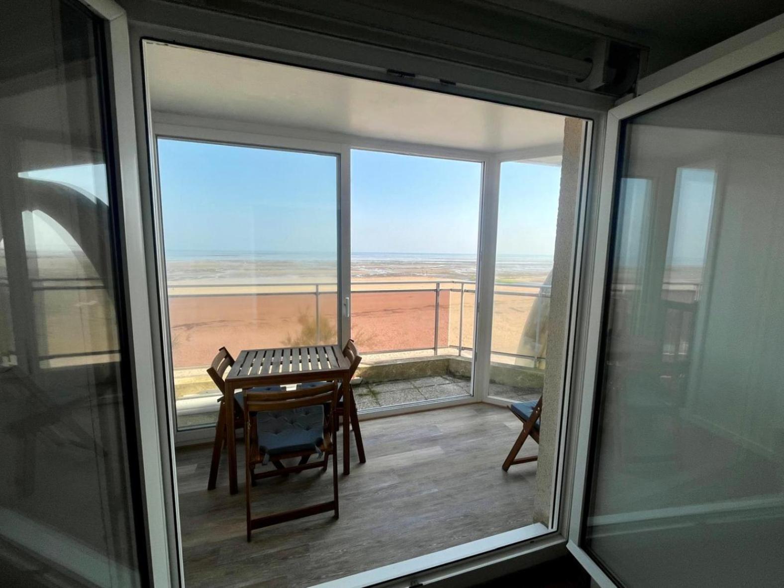 Mettons Les Voiles - Appt Vue Mer Avec Loggia Bernières-sur-Mer Buitenkant foto
