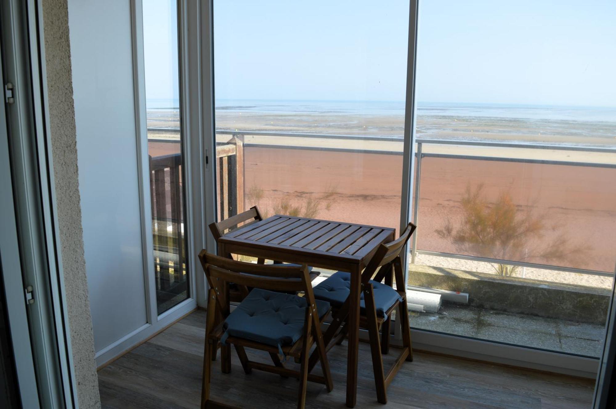 Mettons Les Voiles - Appt Vue Mer Avec Loggia Bernières-sur-Mer Buitenkant foto