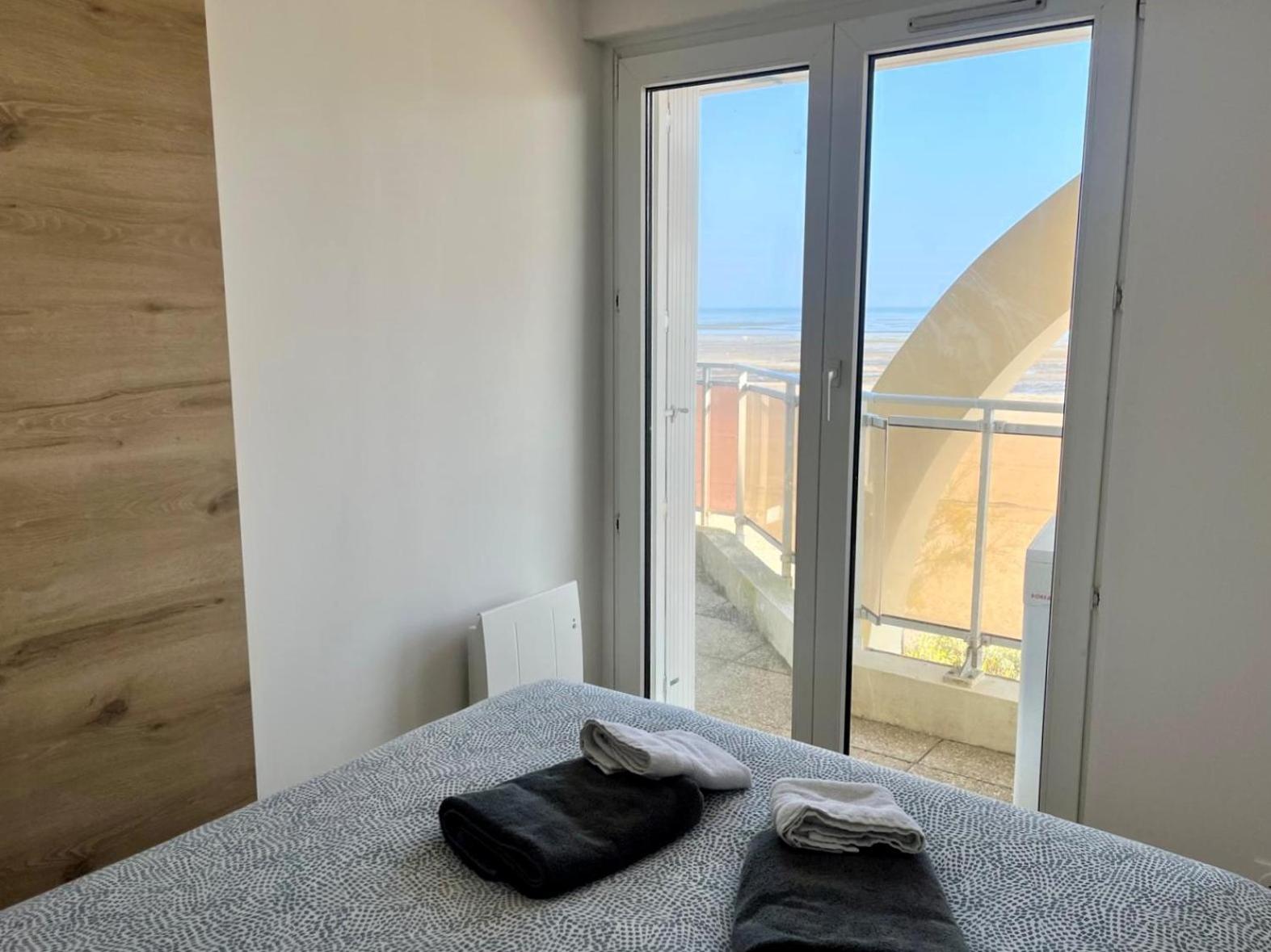 Mettons Les Voiles - Appt Vue Mer Avec Loggia Bernières-sur-Mer Buitenkant foto