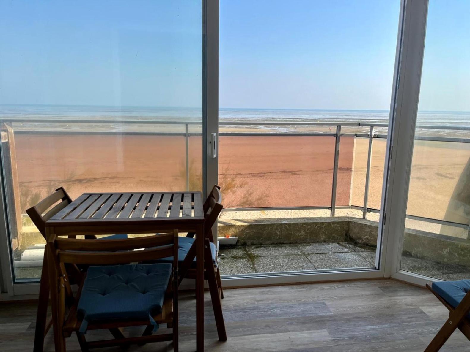 Mettons Les Voiles - Appt Vue Mer Avec Loggia Bernières-sur-Mer Buitenkant foto