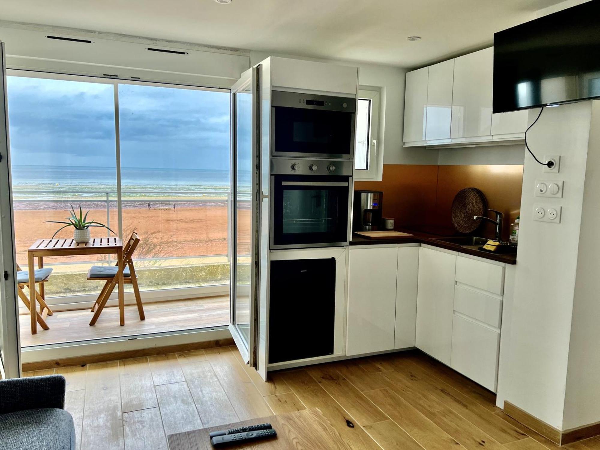 Mettons Les Voiles - Appt Vue Mer Avec Loggia Bernières-sur-Mer Buitenkant foto